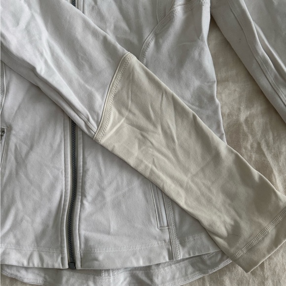 Lululemon size 6 long-sleeve - Picture 3 of 3